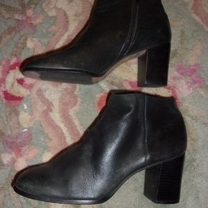 Vintage Bandolino Black Leather Booties